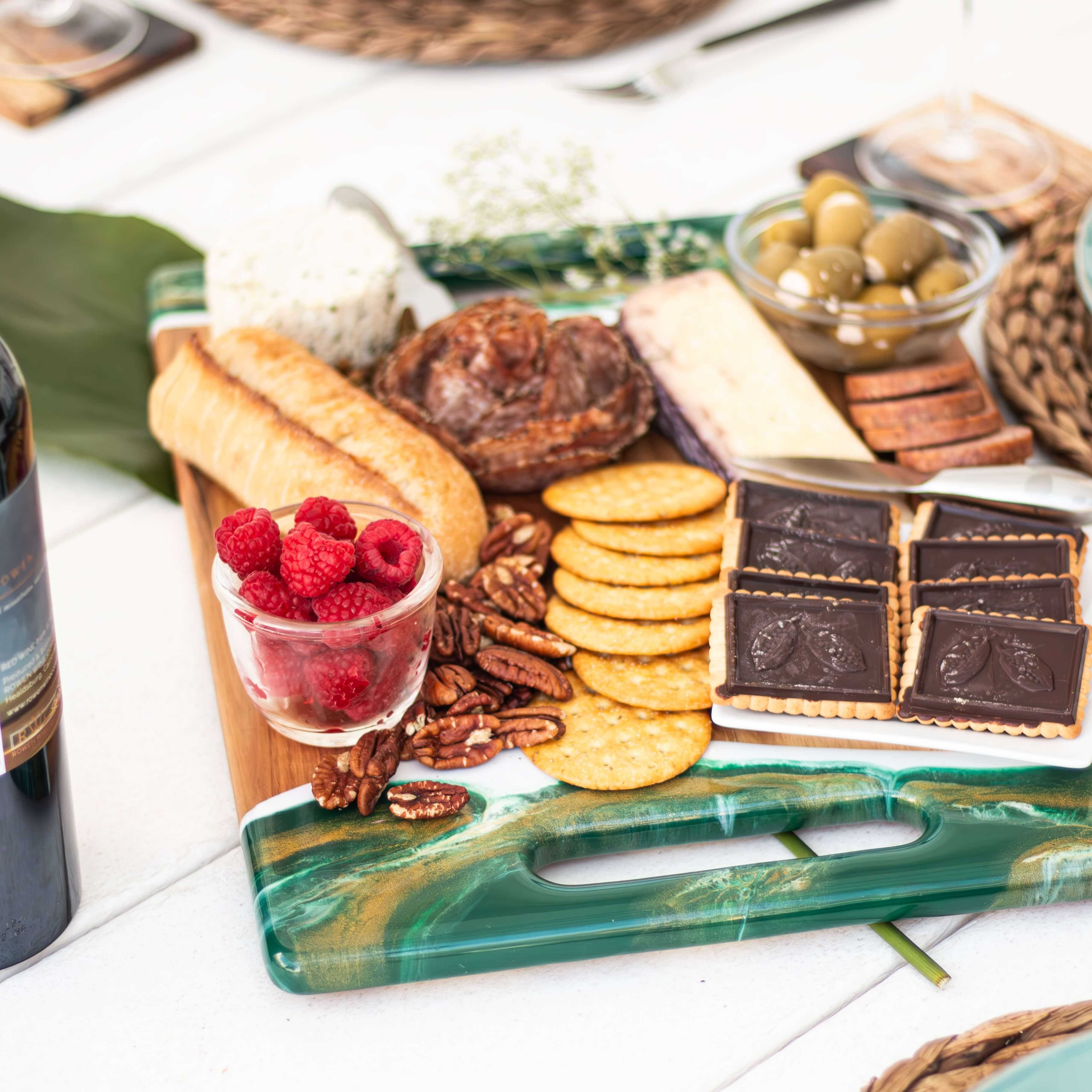 Acacia Charcuterie Board With 2 Handles